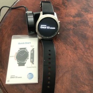 Samsung GEAR S3 Classic with charger